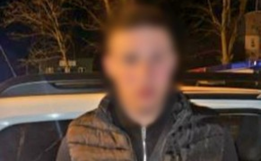 У Кам’янському 18-річному юнаку повідомили про підозру за побиття чоловіка